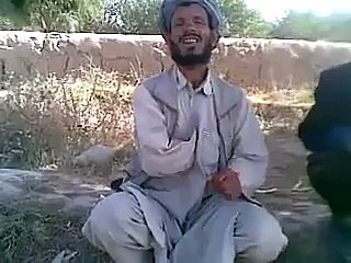 اس کا ساونڈ سِسٹم چیک کریں زرا
