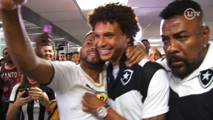 Aclamado por torcedores, Willian Arão ouve pedido: 'Flamengo não!'