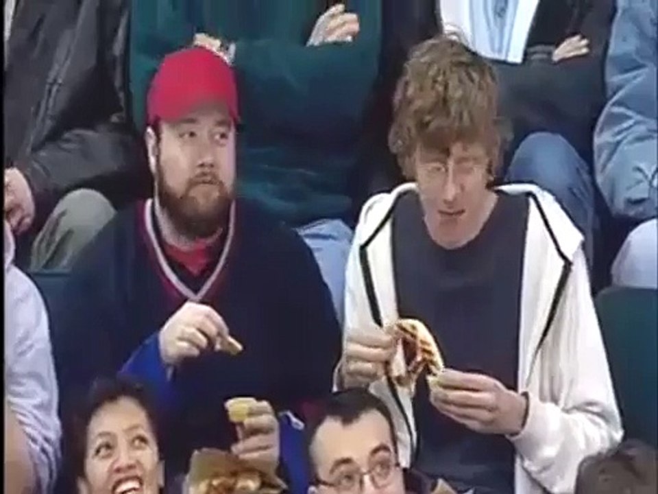 Dudes Own Kiss Cam