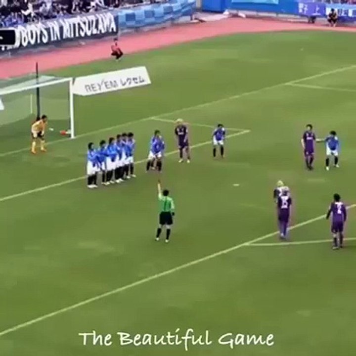 Golo de livre bem estranho... 1...2...3...4..