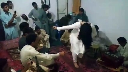 Pashto Indoor Cute Girl Mast Logary Dance