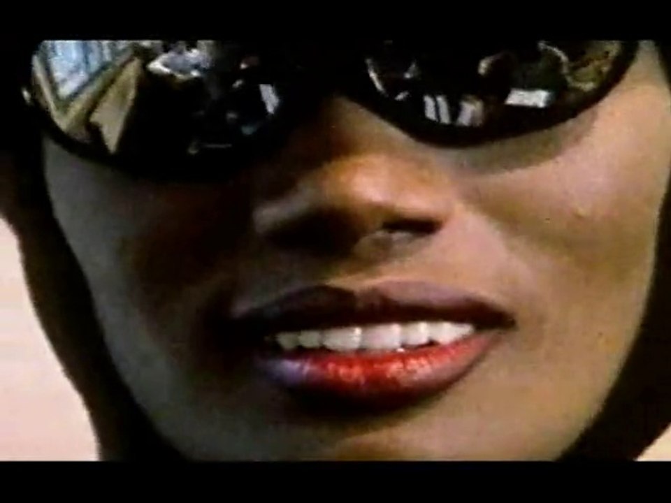 (8 sec) Sexy GRACE JONES - Her most EROTIC smile