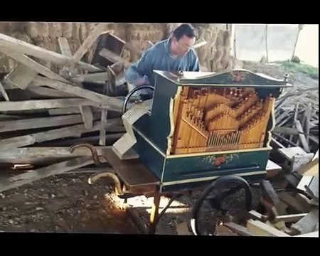 Smooth Criminal de M.Jackson à l'orgue de barbarie
