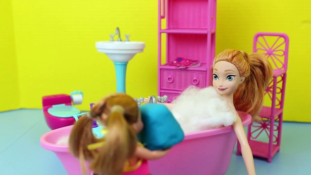 Frozen Anna Barbie Bathtub With DisneyCarToys Mike The Merman Play Doh Ice Cube