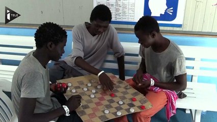 Les hotspots, centres de tri des candidats à l'exil aux portes de l'Europe