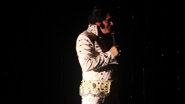 Mike Adams shares some sad news at Sheffield Remembers 2015