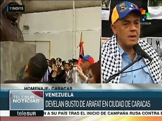 Develan busto de Yasser Arafat en Caracas