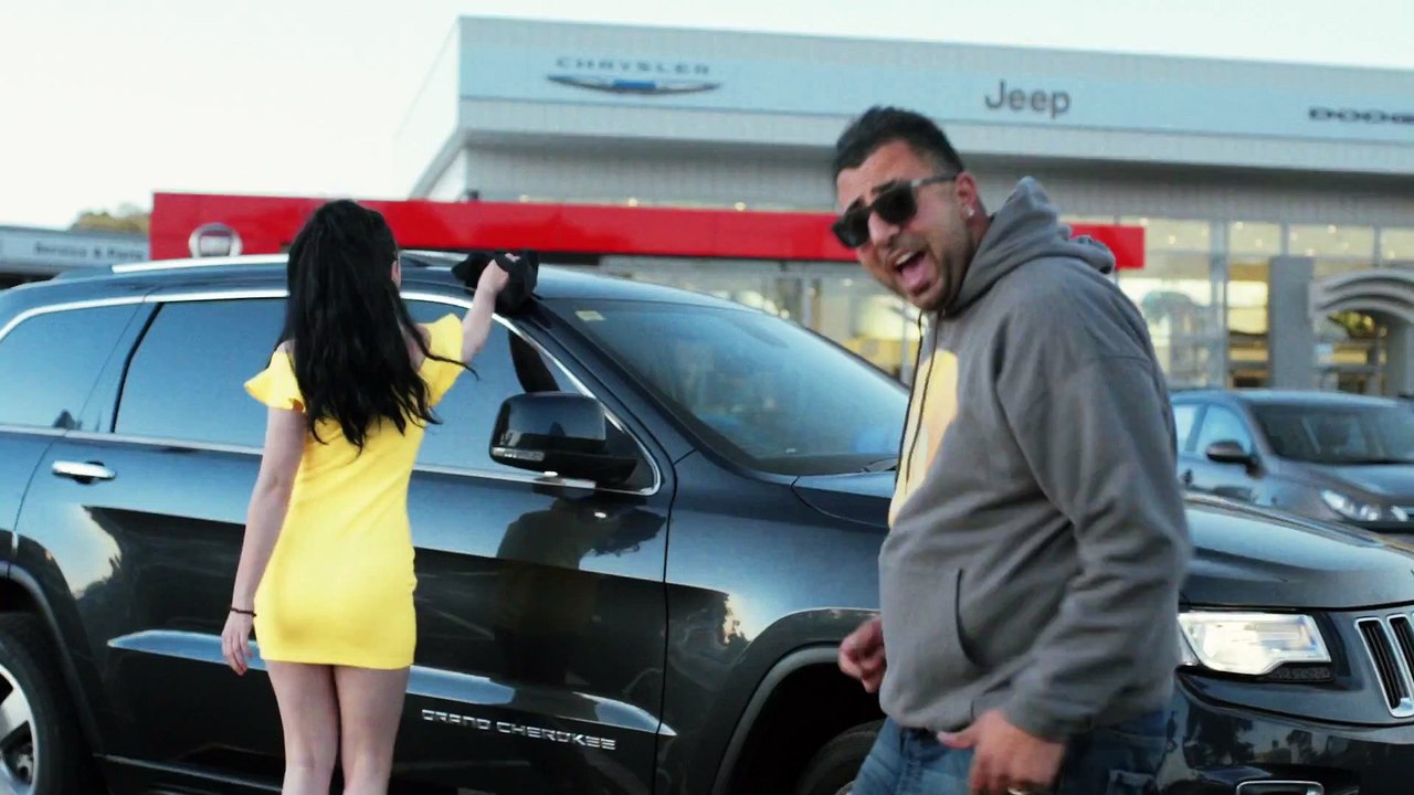 Ce gars fait une chanson rap après avoir acheté sa Jeep Grand Cherokee et s'etre fait arnaqué