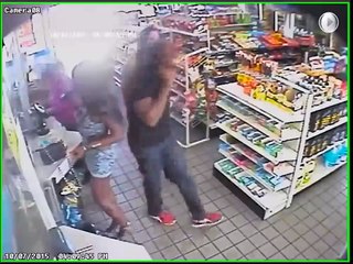 Un homme agressé par des femmes en furies dans une station service
