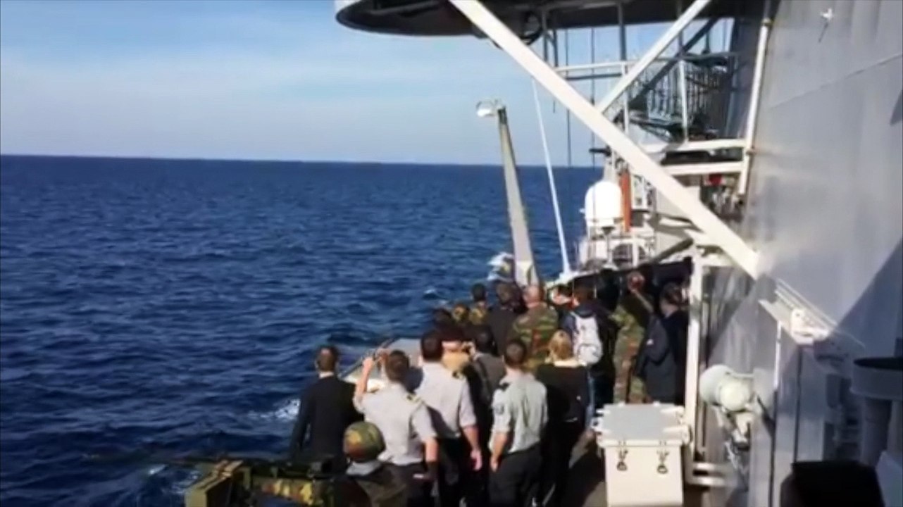 Exercice militaire de tir sur le navire belge Léopold Ier