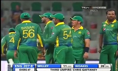 See Reaction of Girl When Umpire Give Out