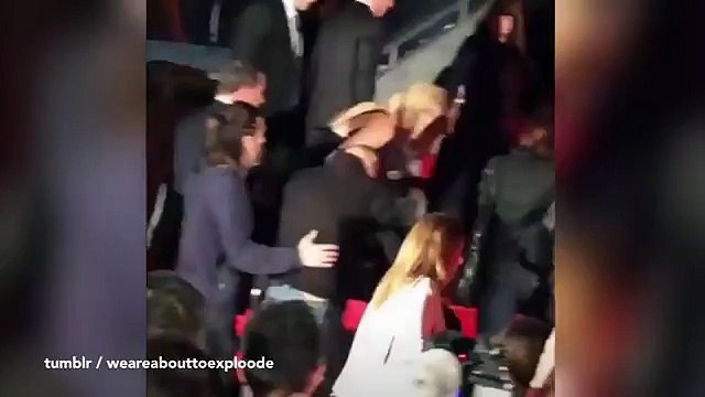 jennifer lawrence tombe sur le tapis rouge