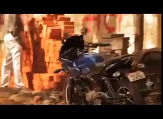 في ﺍﻟﻬﻨﺪ هذا  ﻣﺼﻴﺮ ﻣﻦ ﻳﺘﺒﻮﻝ ﻓﻲ ﺍﻷﻣﺎﻛﻦ ﺍﻟﻌﺎﻣﺔ هههههههههه