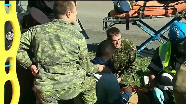 Королевы-Йорк Рейнджерс помогает в автомобиль для аварийно-спасательных работ