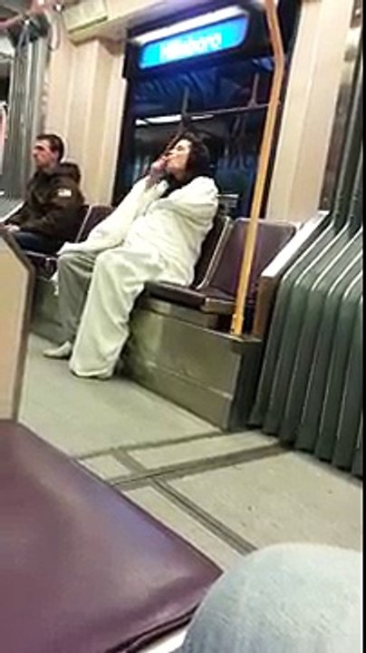 Mysterious creatures in the Portland,Oregon Max Train ( مخلوق غريب في قطار بورتلاند ,اورغن )