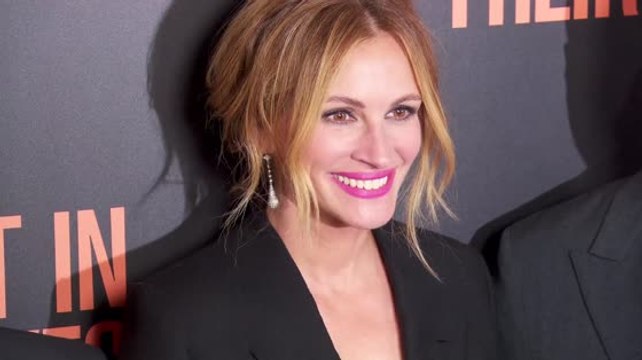 Sexy Suited Julia Roberts At LA Premiere