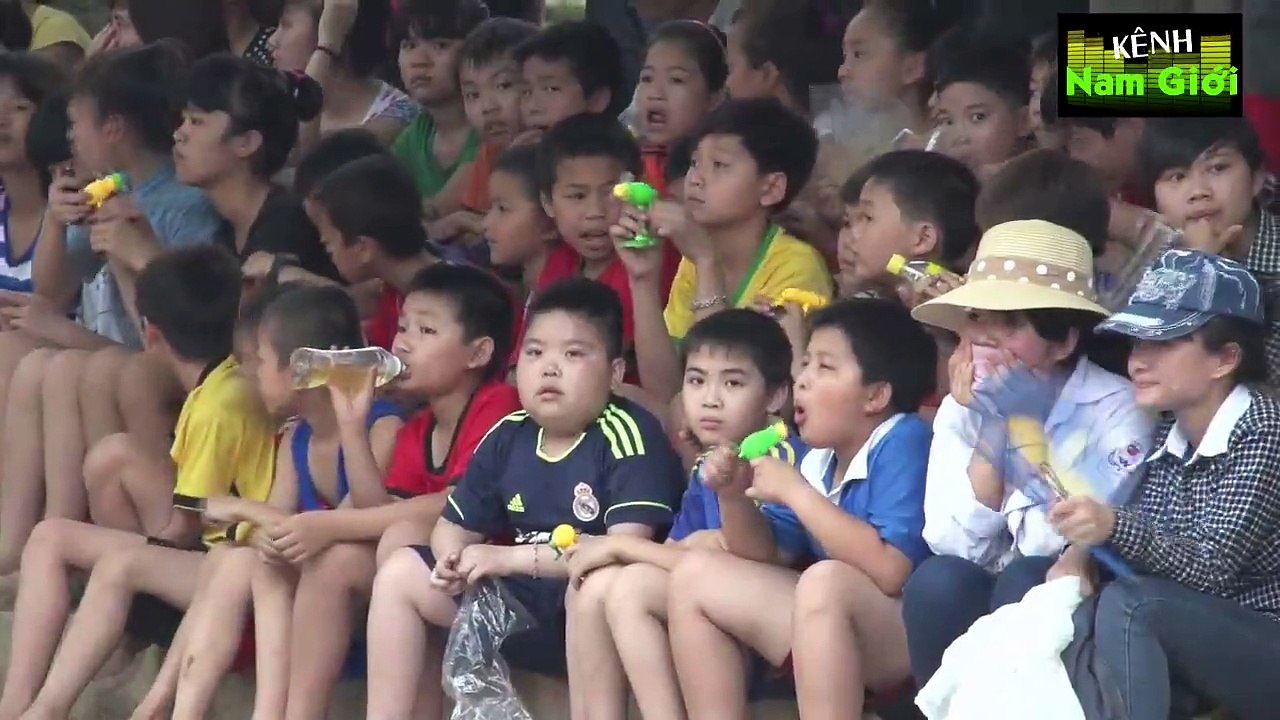 Lễ hội vật cầu bùn có một không hai ở Bắc Giang