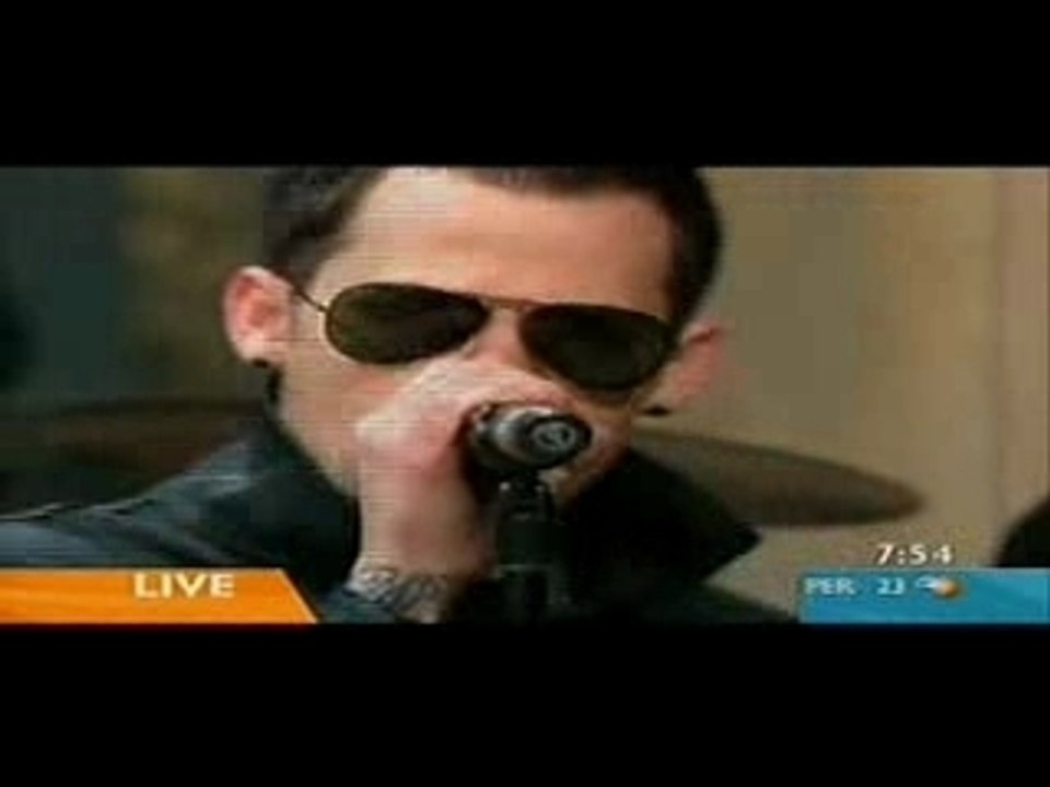Good Charlotte - Keep Your Hand live