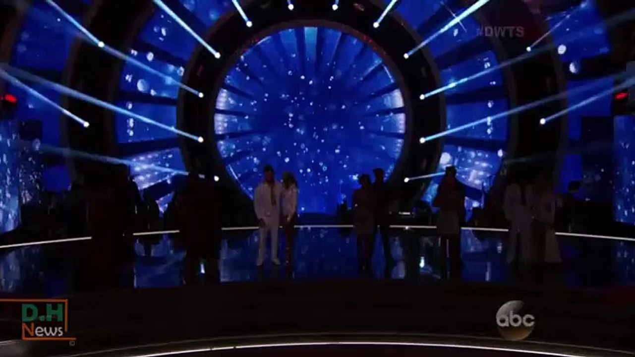 Bindi Irwin & Derek Hough - Called safe - Week 9 - Season 21 - DWTS