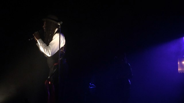 RDV soniques 2015 : la voix de Faada Freddy a envoûté le théâtre