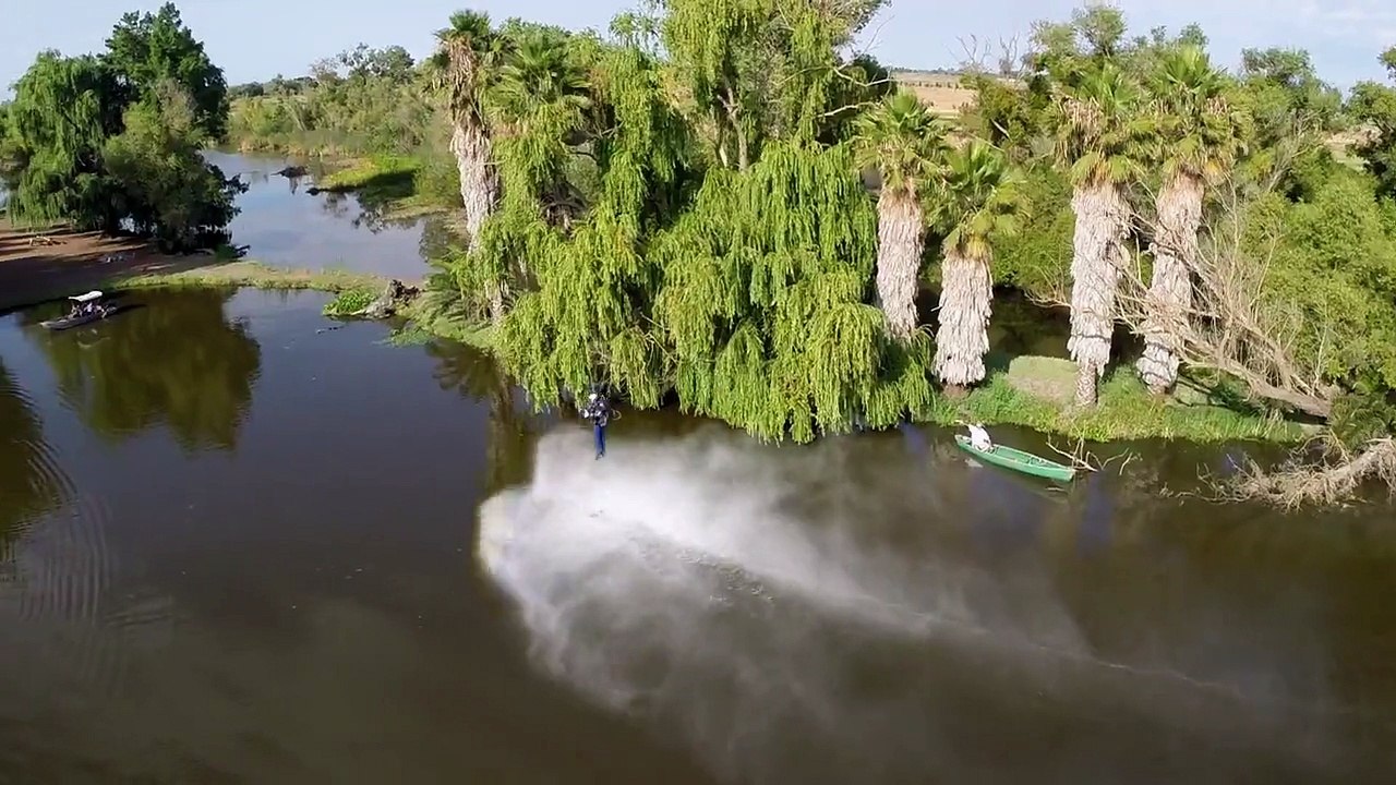 Il essaie le premier vrai jetpack au monde
