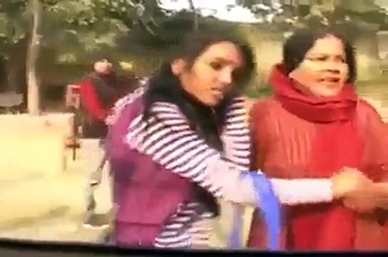 A married man got caught by his wife while dating an other girl -