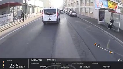 Un automobiliste tente de faire tomber un cycliste à Lyon