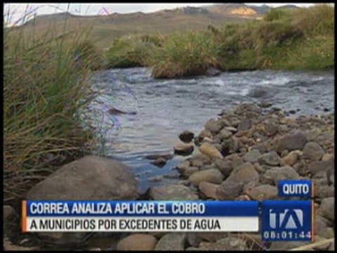 Correa analiza aplicar el cobro a municipios por excedentes de agua