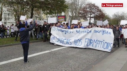 Brest. Des étudiants défilent contre le manque de moyens (Le Télégramme)