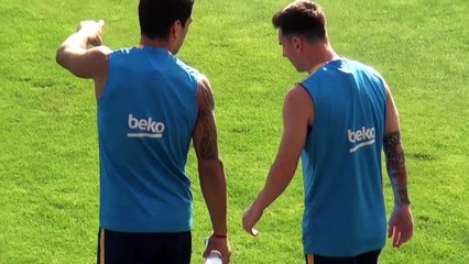 Messi entrenado con sus compañeros