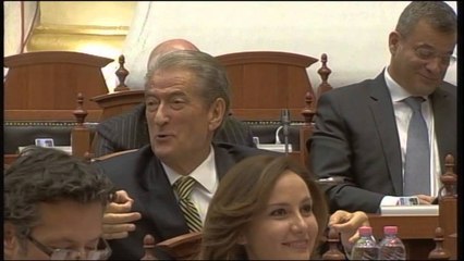 Debate në parlament.  Zgjerohen akuzat, nga shpifja te progres-raporti i BE-së