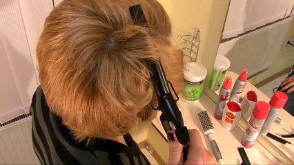 Простая укладка с кучеряшками для короткой стрижки