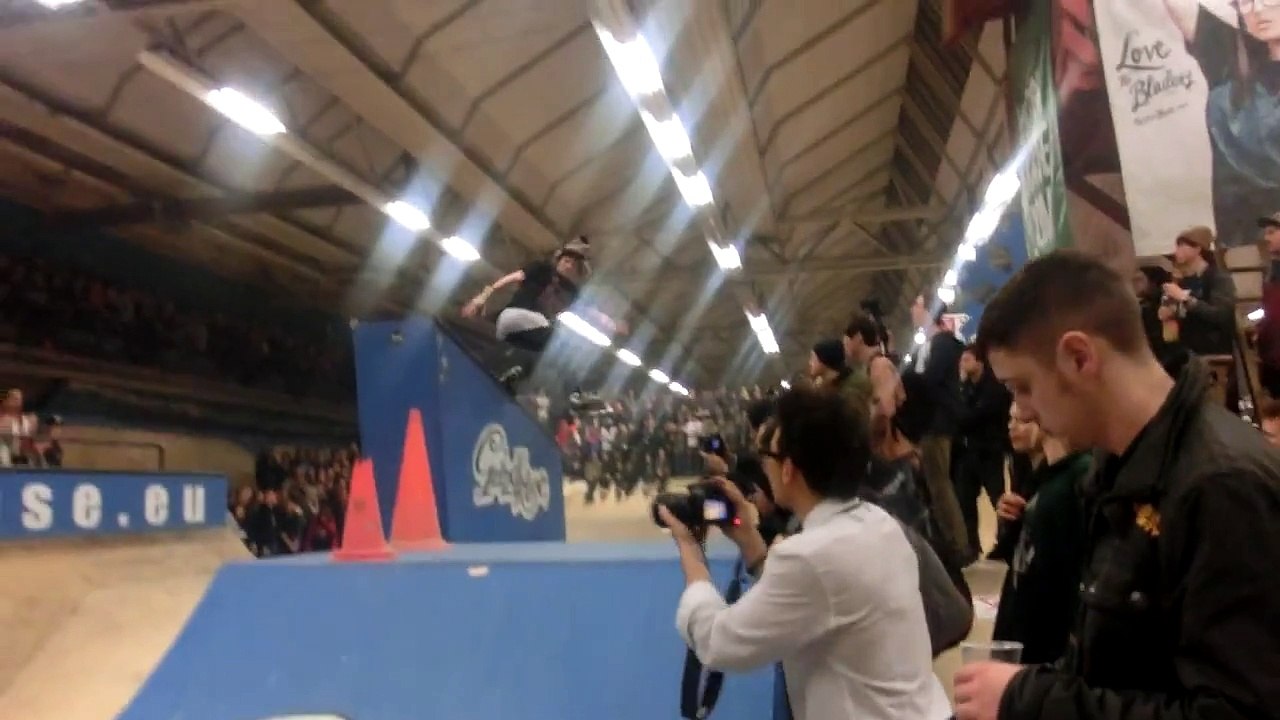 Collision entre deux compétiteurs dans une compétition de rollers