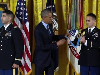 Obama décore un soldat d'origine française, "héros" en Afghanistan