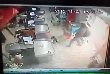 لص يقتحم سوبر ماركت بسيف في المغرب