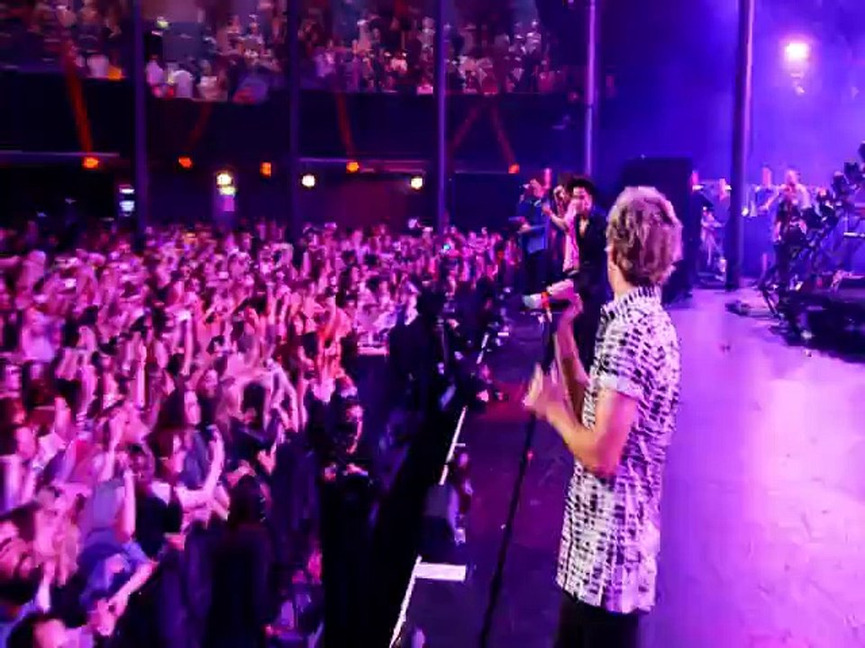 One Direction – Drag Me Down (Live from the Apple Music Festival 2015)