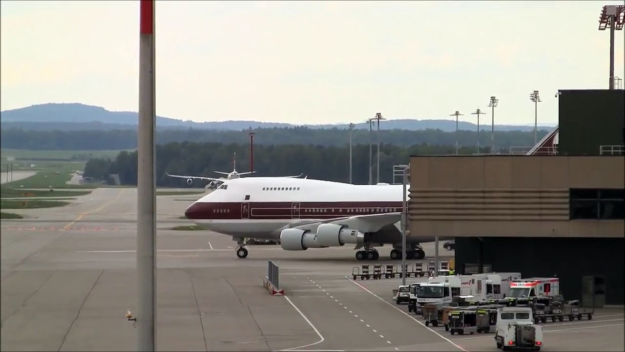 Boeing 747SP VP BAT and Boeing 747 8 VQ BSK together at Zürich Kloten (Live ATC)