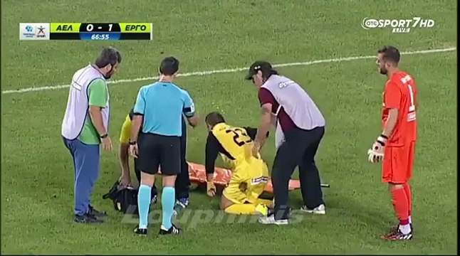 Griechische Trage Träger Tropfen Verletzten Spieler Und Fällt Dann Auf Ihn, Das Ist Komisch
