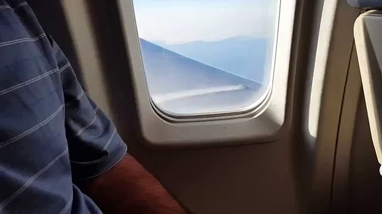 Hombre grabó la fuga de combustible de un avión en pleno vuelo