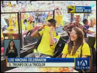 Télécharger la video: Hinchas apoyaron a la Selección en varios lugares de Quito