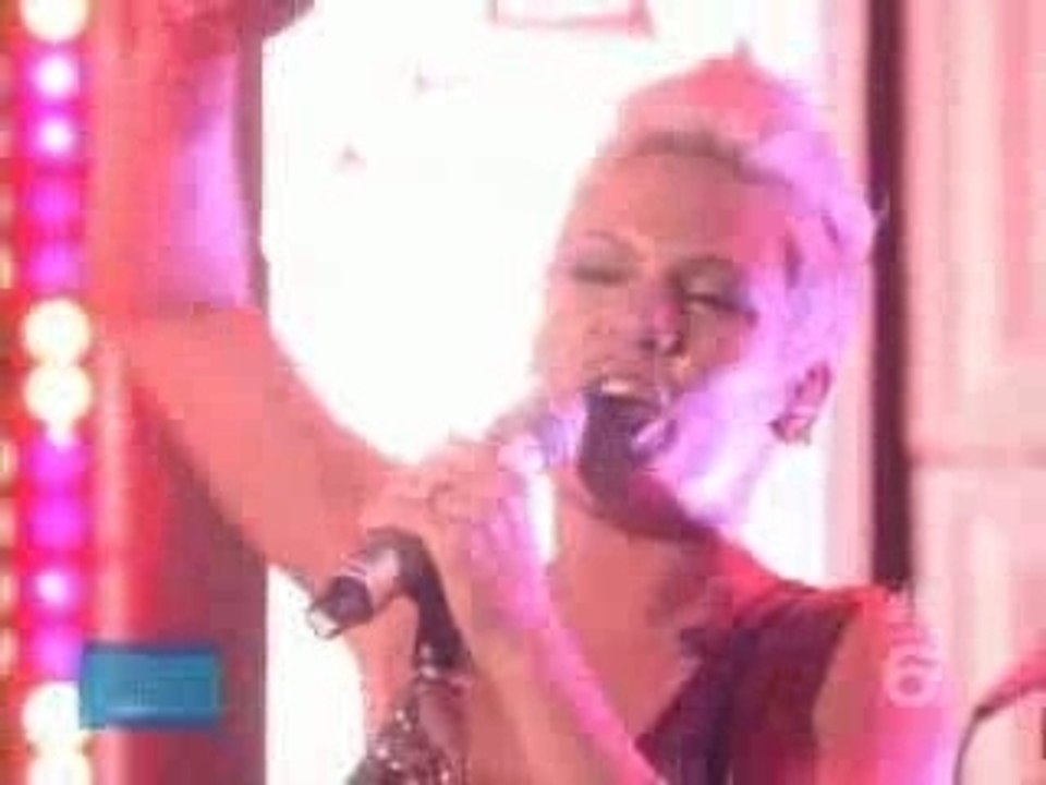 Pink U + Ur Hand live at Elen