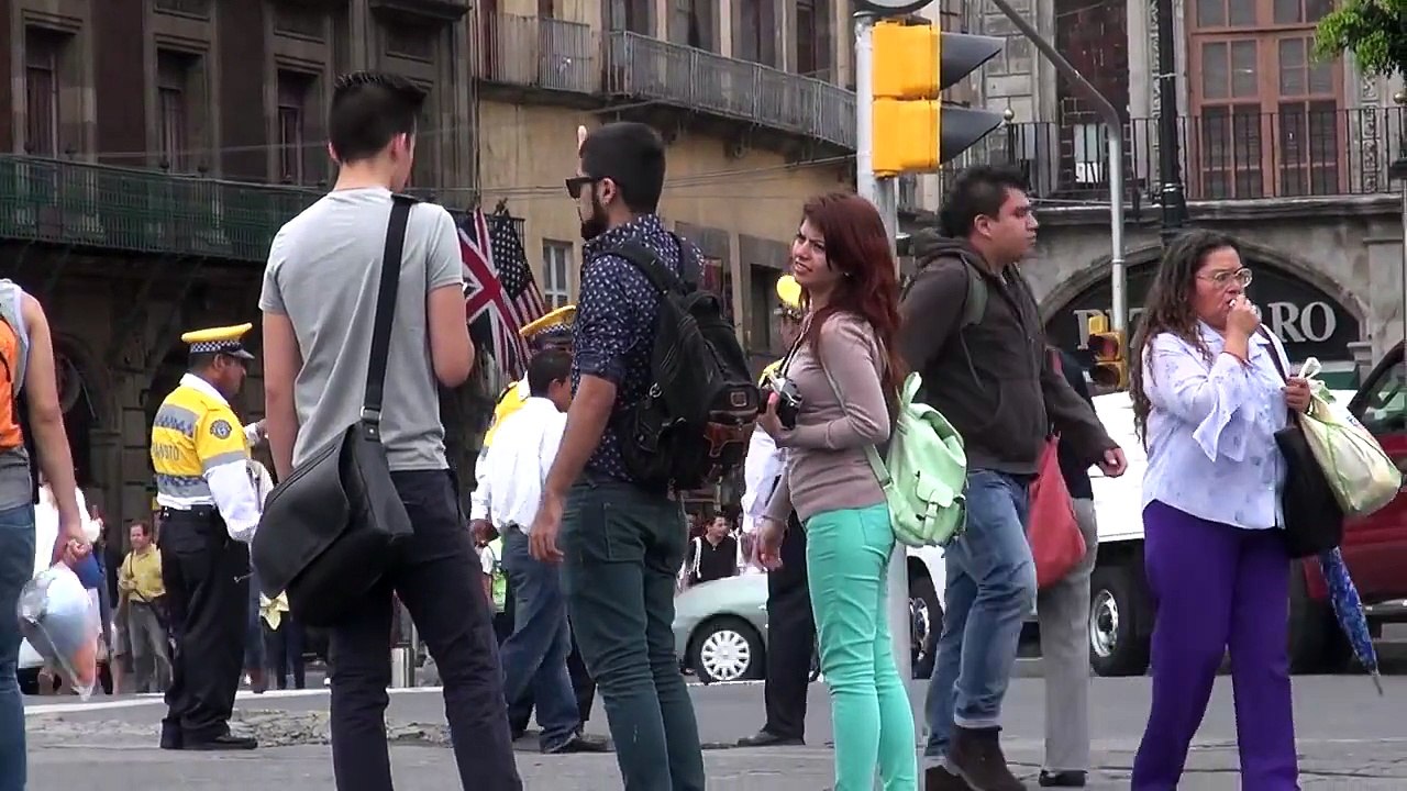 Ignorando a la Gente | Bromas Pesadas en la Calle | SKabeche