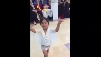 طفلة ولا اجمل والنجمة Nancy Ajram تسأل " في اهضم؟! "