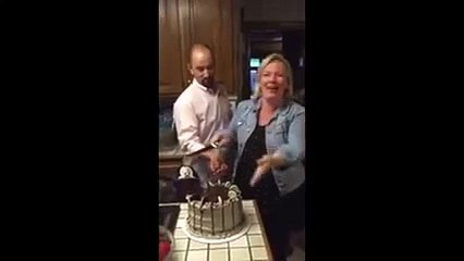 Mother of 6 boys has an amazing reaction to finding out her 7th child will be a girl - YouTube