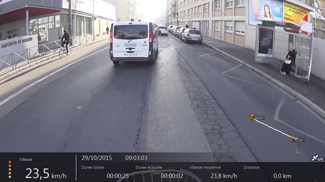 Un chauffard essaie d'écraser un cycliste à Lyon... Dingue!