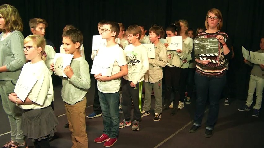 Ref:x3dm0wf Camion des mots - Classe de CM2 École Paul Herpin de Pont-Audemer (27)