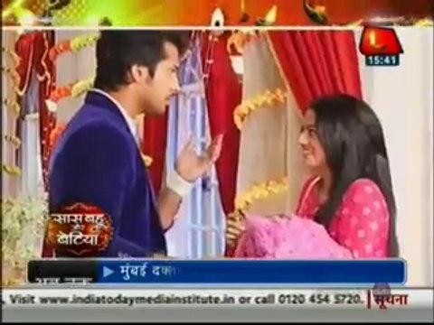 Laksh Ne Mana Liya Apni Swara Ko Shaadi Ke Liye Aur Laya Swara Ke Liye Behtarin Tohfa - 13th November 2015 - Swaragini