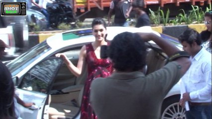 "DIWALI CELEBRATIONS WITH CELEBRITY KRITI SANON AND HER FANS AT WORLD OF TITAN"