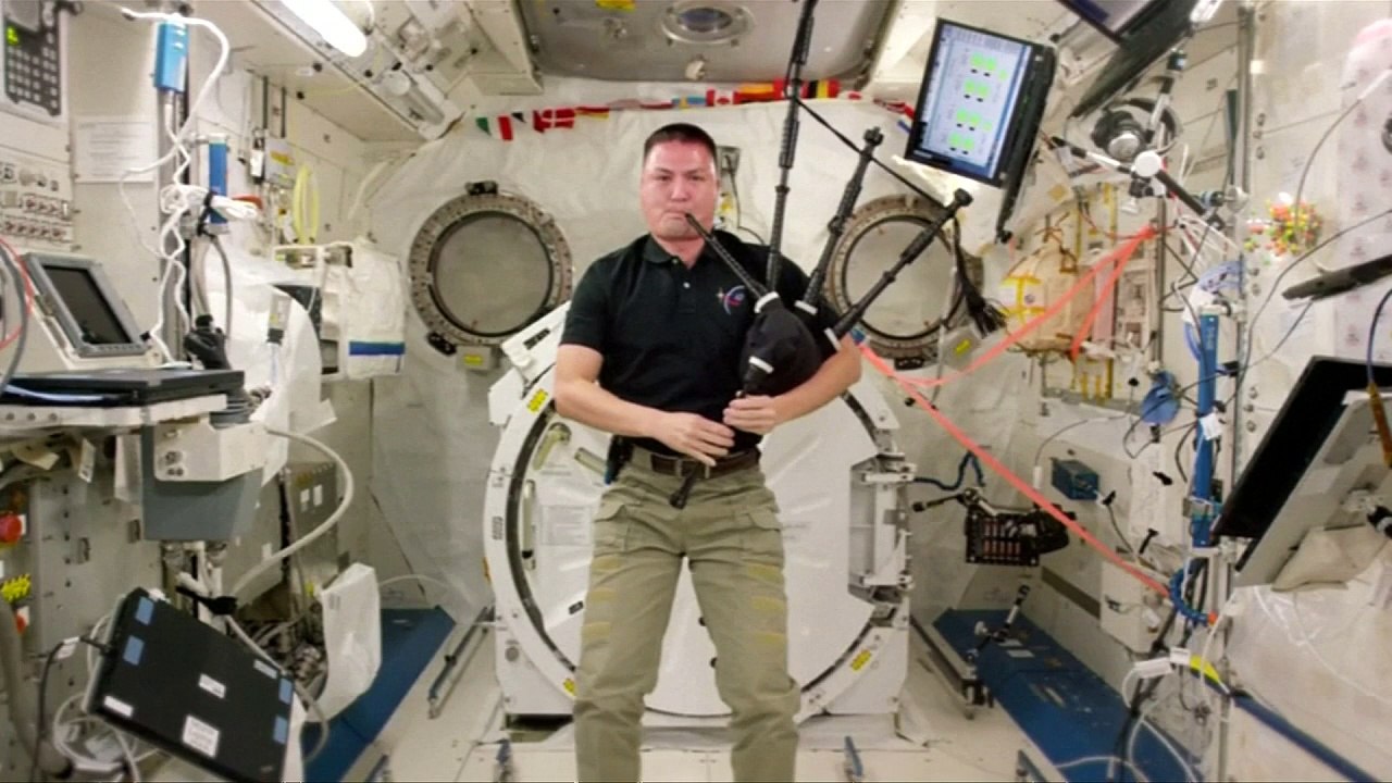 NASA astronaut Lindgren plays Amazing Grace on bagpipes