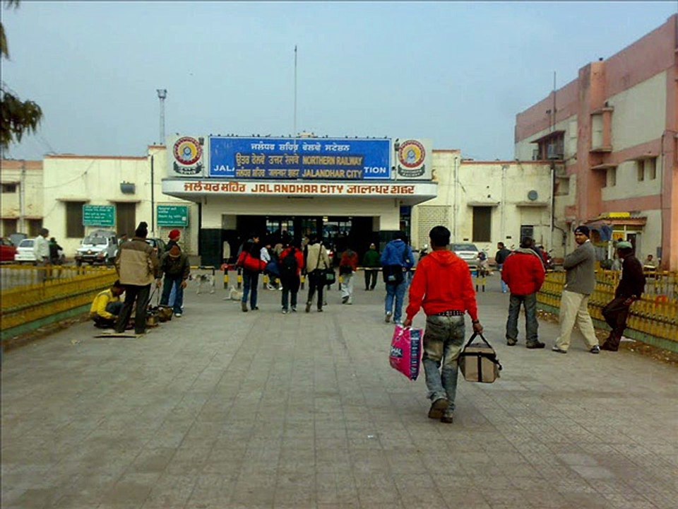 MUJ  PICHHA BAHUT MAAR DI AA PUNJABI DR.ASHRAF...